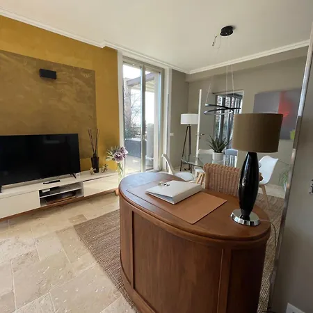 Deluxe Sunrise Sky Terrasse 2 Bedroom Design & Fantastic View דירה טוסקולנו מדרנו